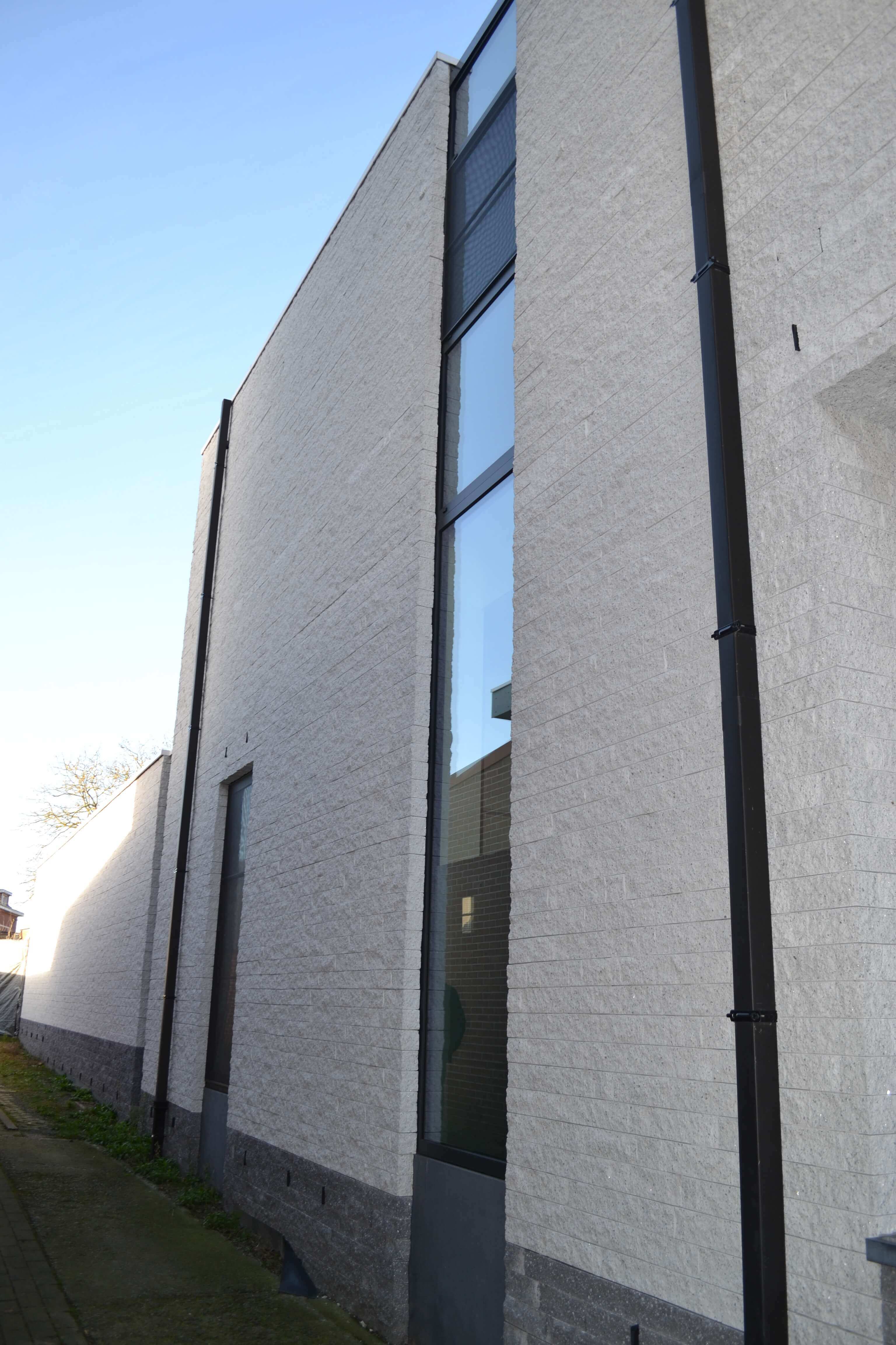 zijgevel witte gevelstenen moderne bouwstijl nieuwbouwwoning