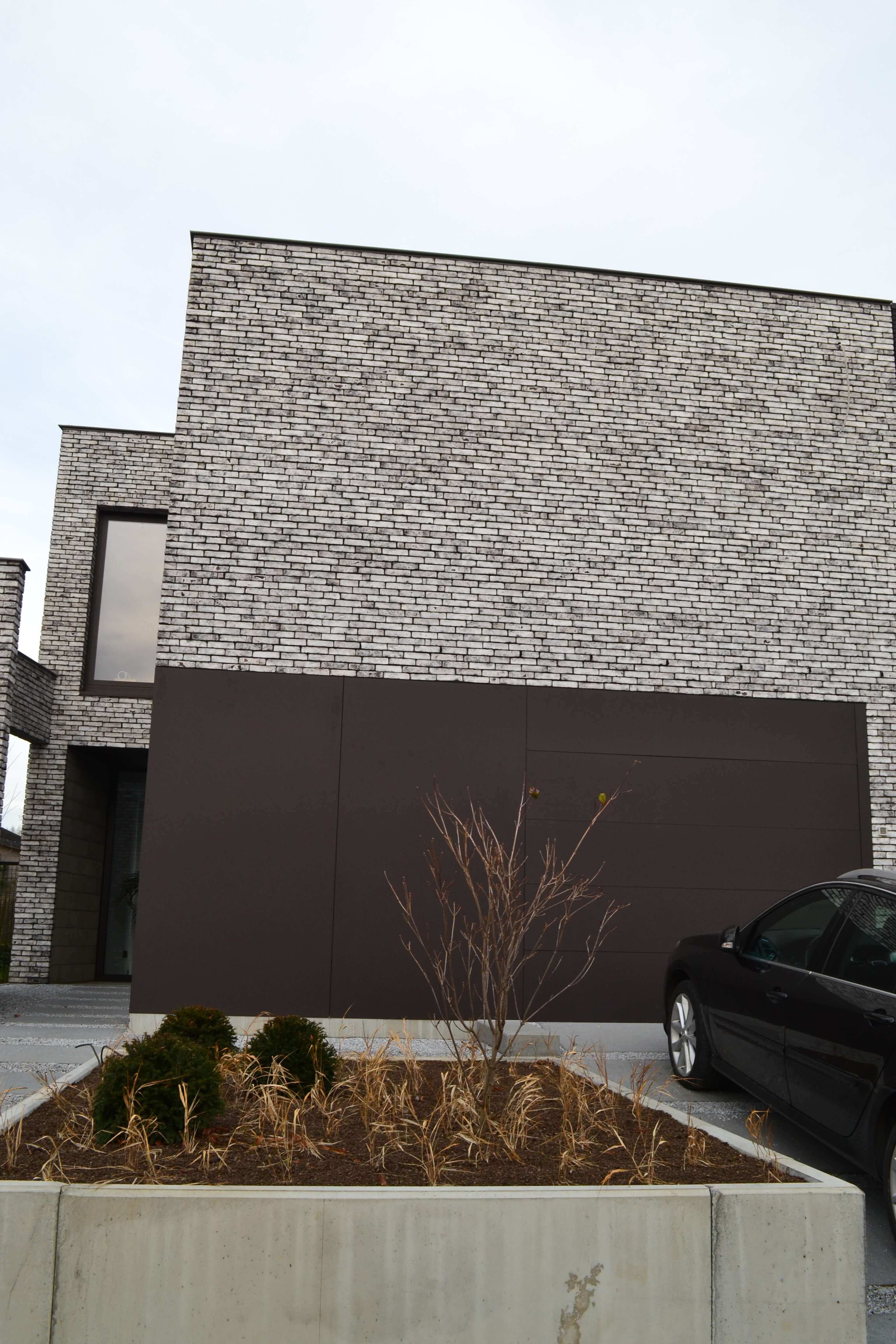 voorgevel lichtgrijze moderne gevelsteen