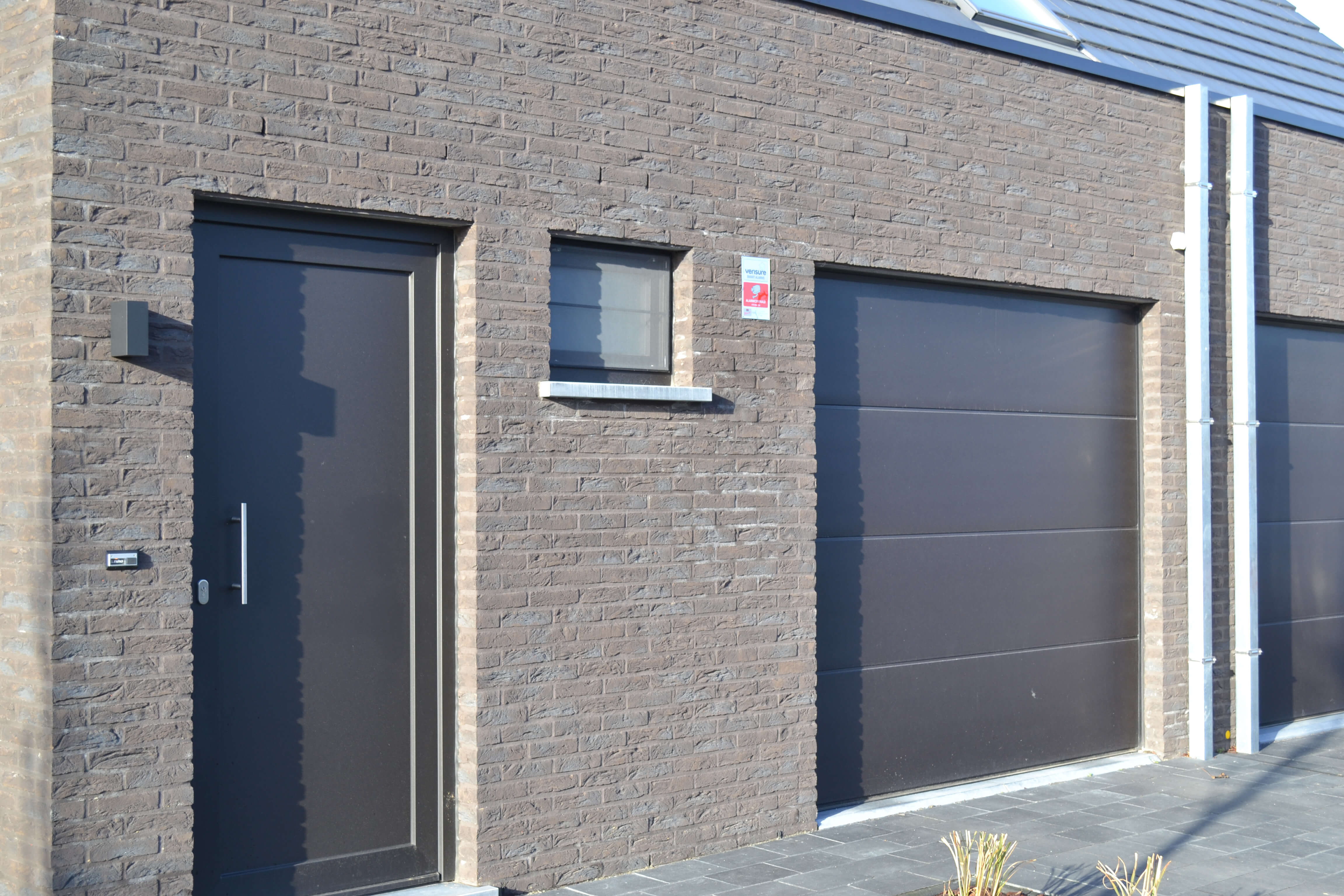 detail inkom deur garage HOB nieuwbouw