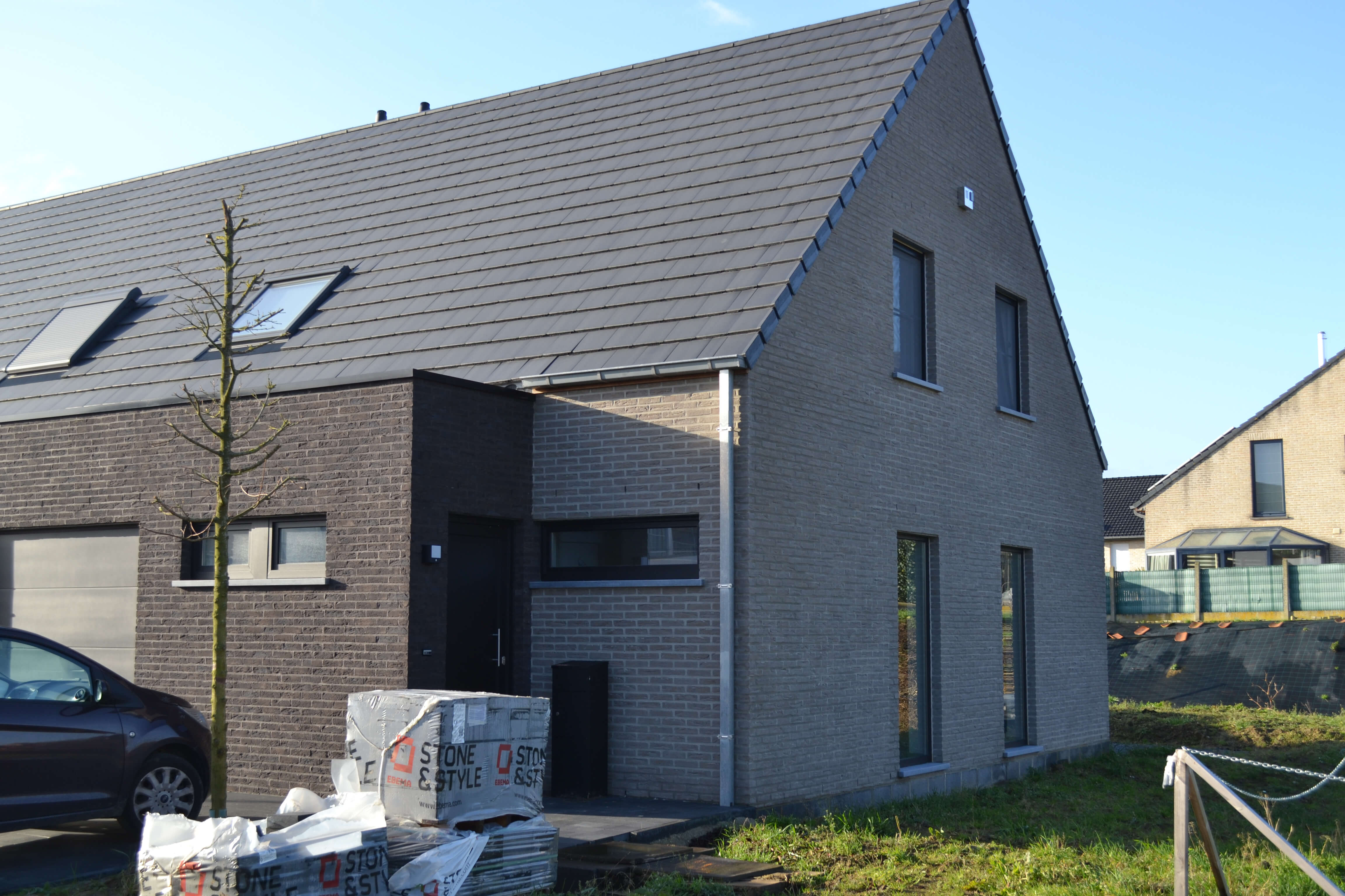 foto 2 zij en voorgevel HOB nieuwbouwwoning