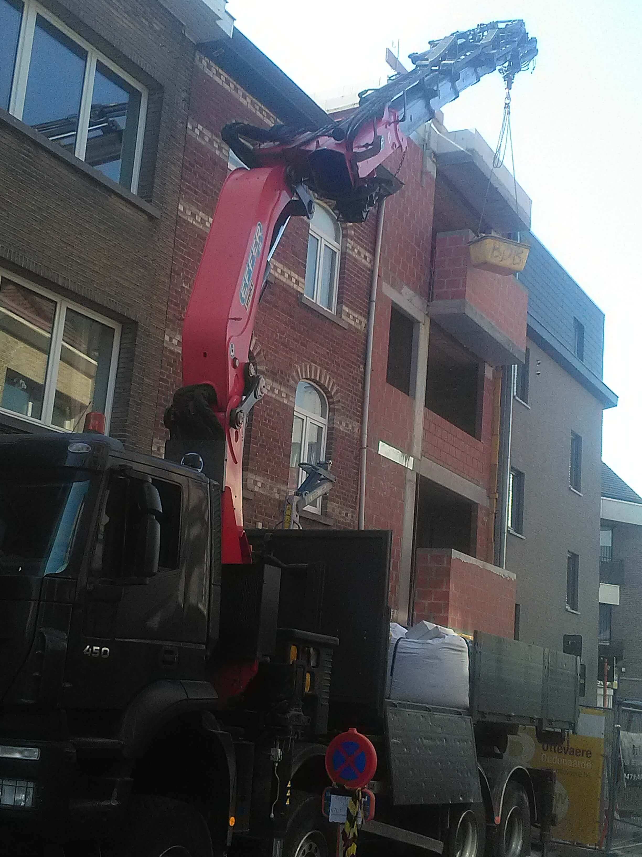 tijdens werken nieuwbouwwoning in centrum(2)