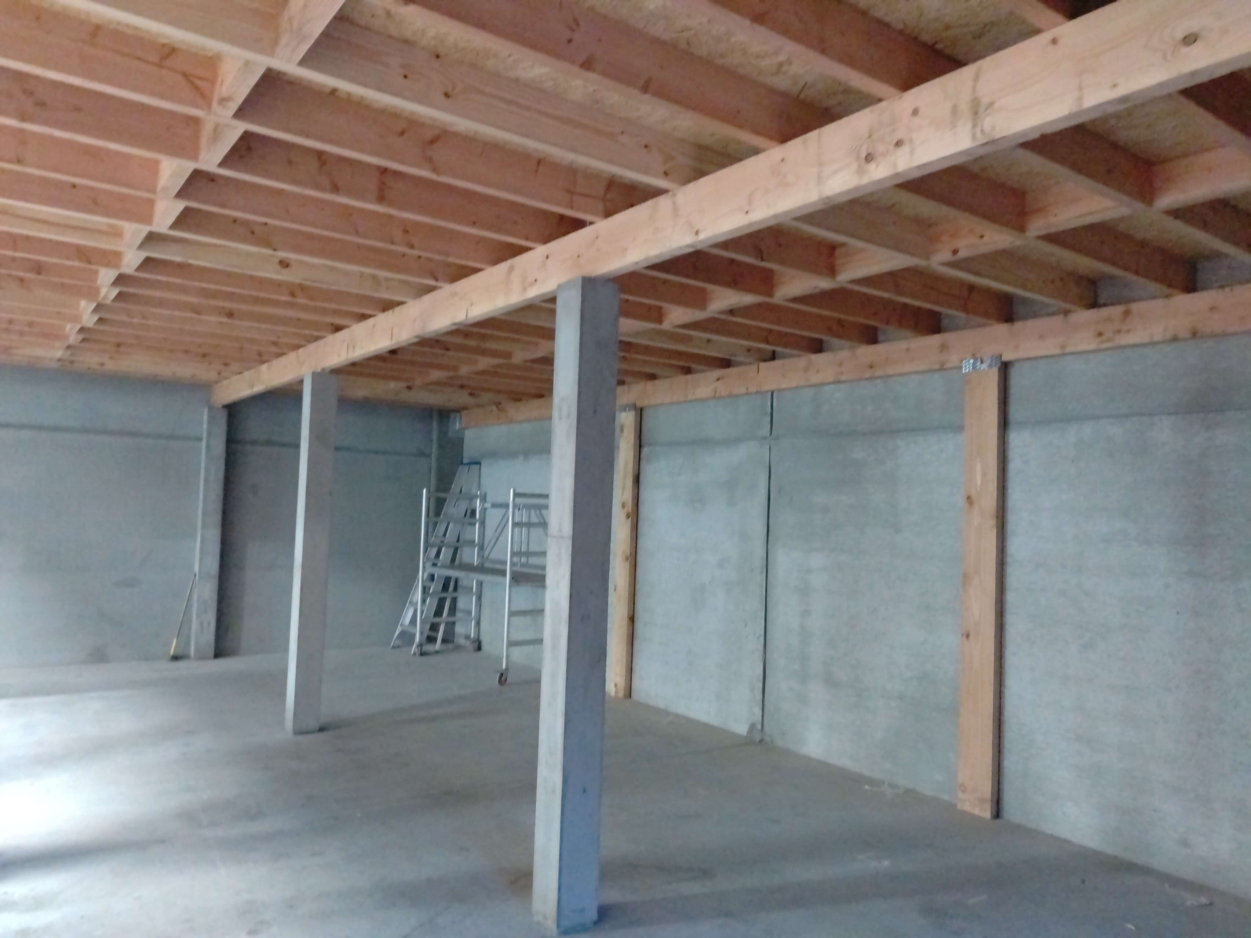 houten constructie met beton loodsrenovatie