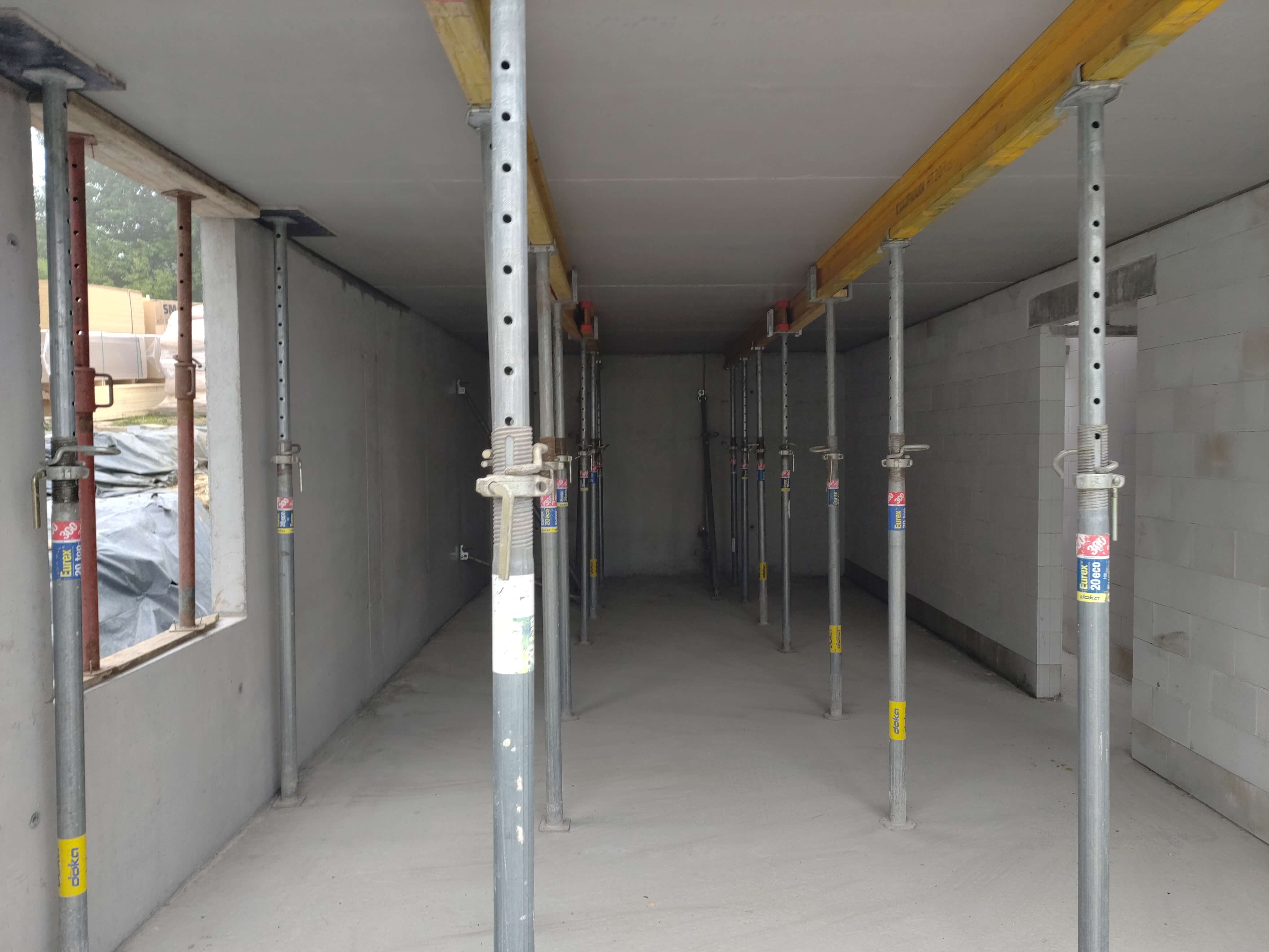 stutwerken binnenkant kelder bouw in betonnen structuur