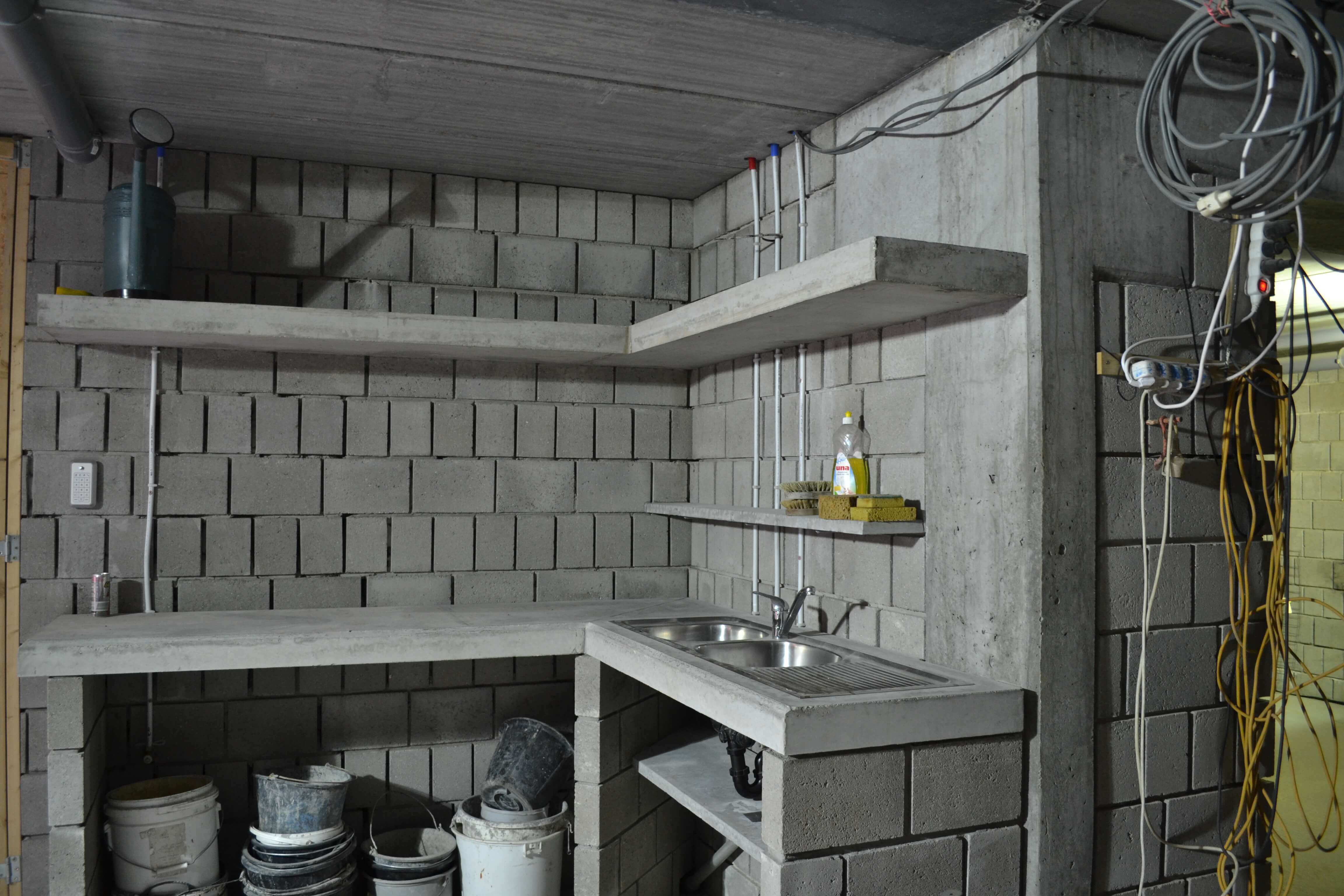 betonwerk in zicht garage/werkplaats nieuwbouwwoning(2)