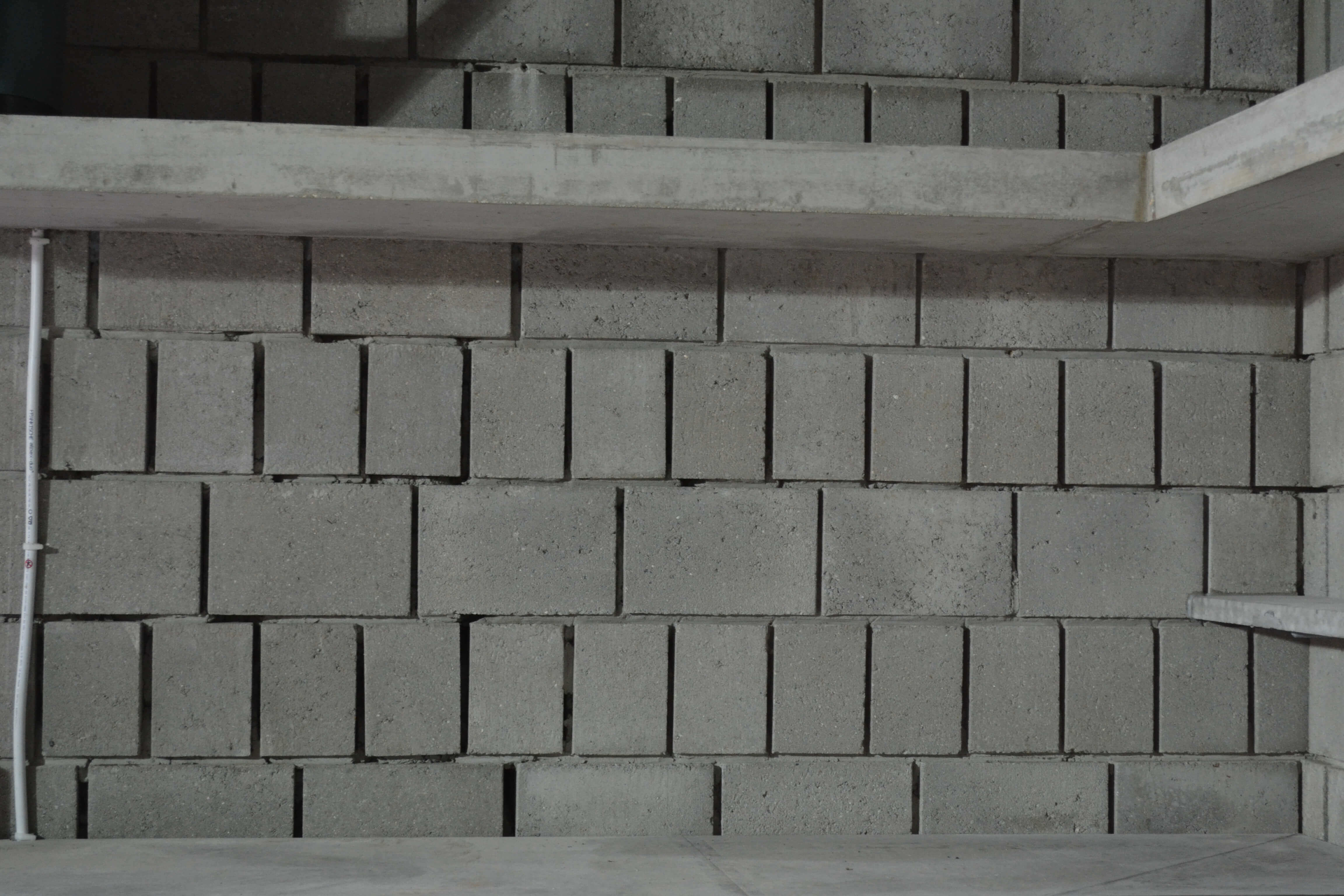 betonwerk in zicht garage/werkplaats nieuwbouwwoning(3)