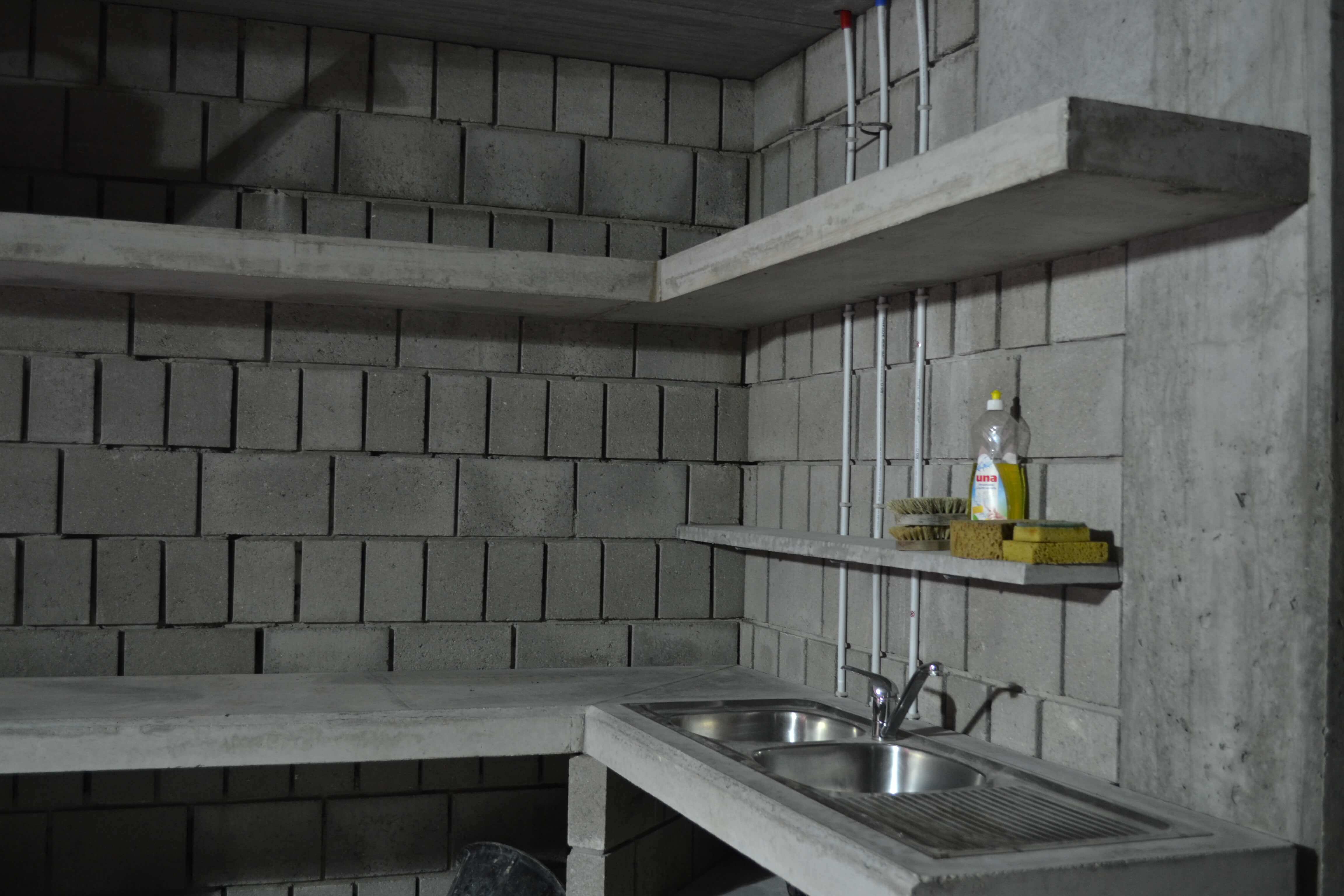 betonwerk in zicht garage/werkplaats nieuwbouwwoning(4)