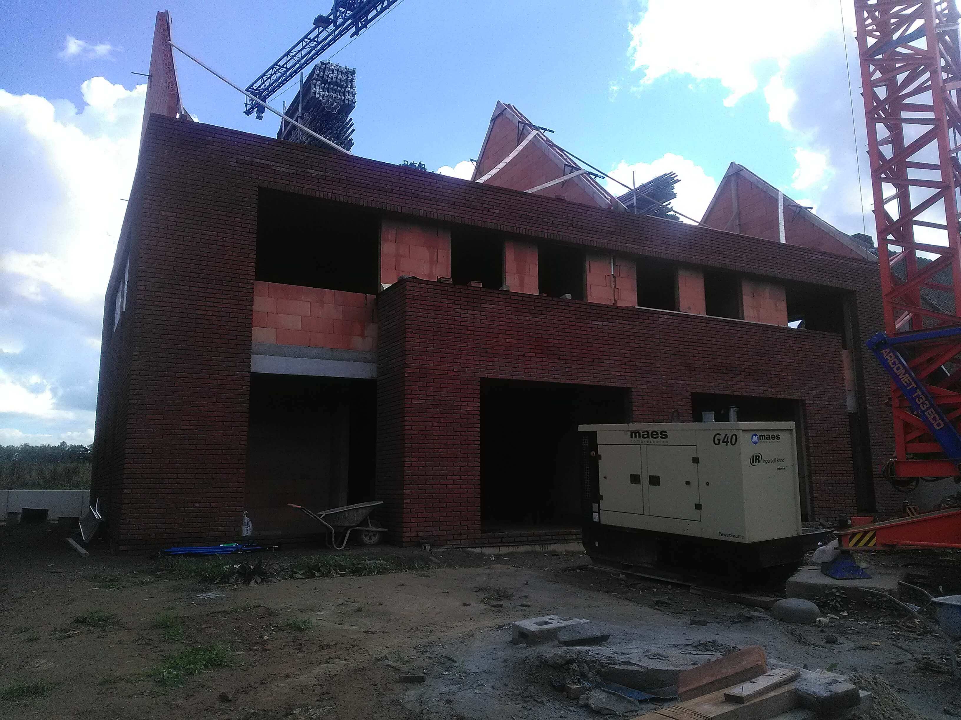 nieuwbouwproject tweewoonst rode moderne gevelstenen