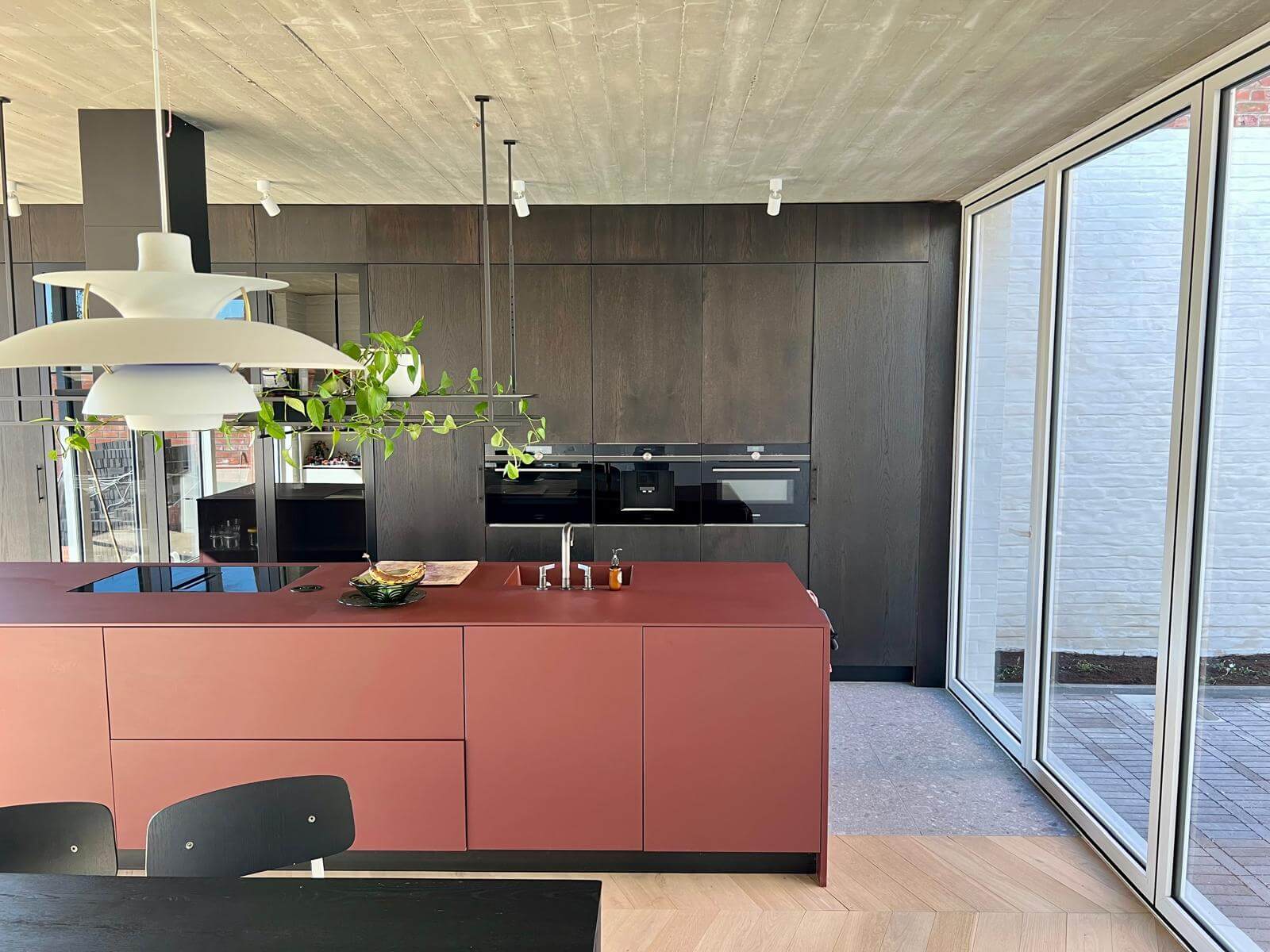 betonnen plafond in zicht in woonruimte