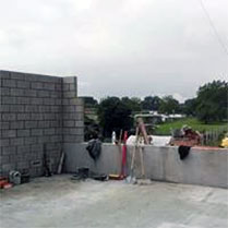 zichtbeton bij betonstenen muur